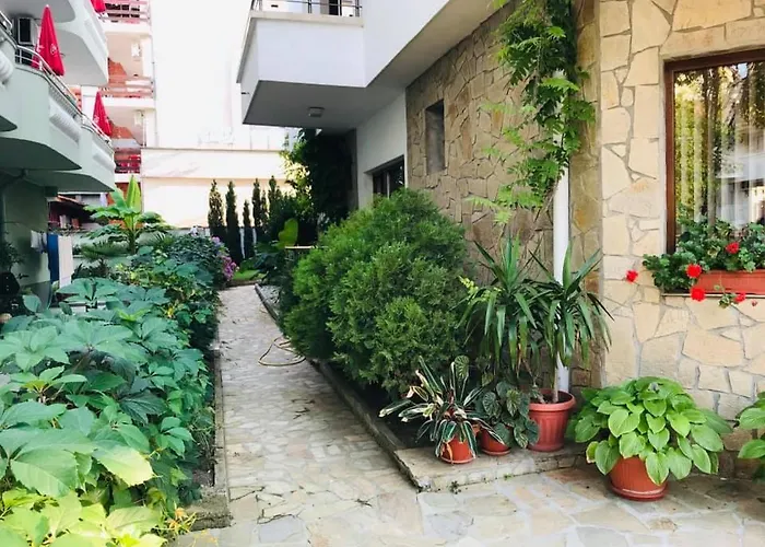 джорджия Китен